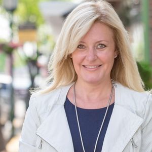 Meet your Posher, Crystal